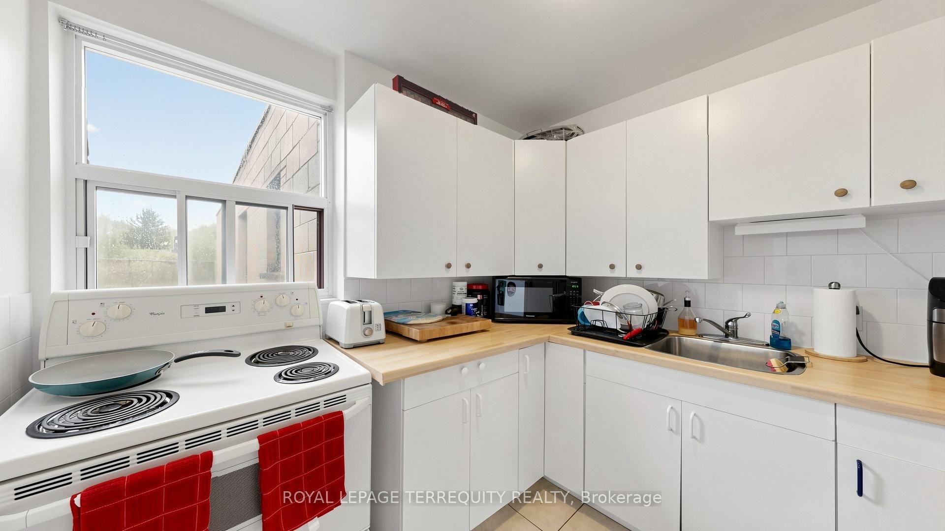 321 Lakeshore Road E, Mississauga, ON