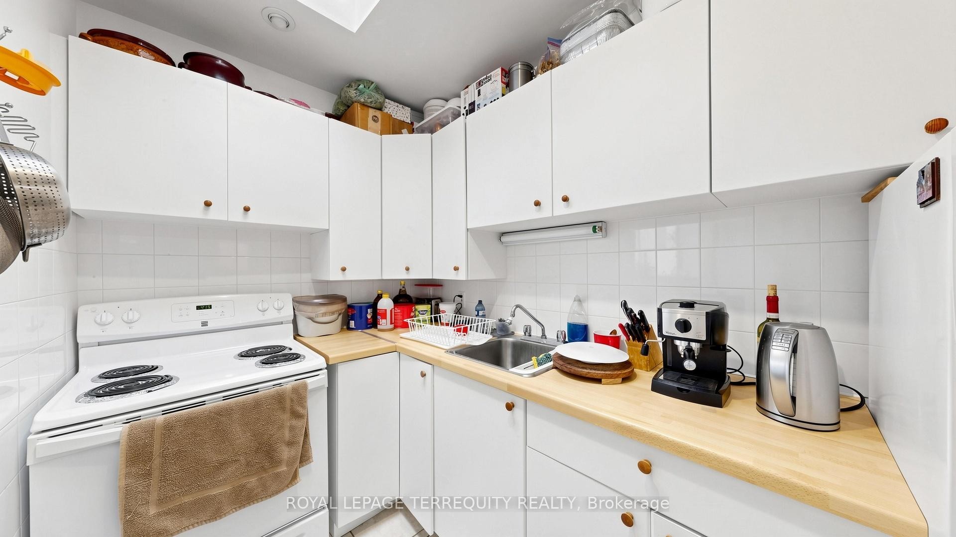 321 Lakeshore Road E, Mississauga, ON