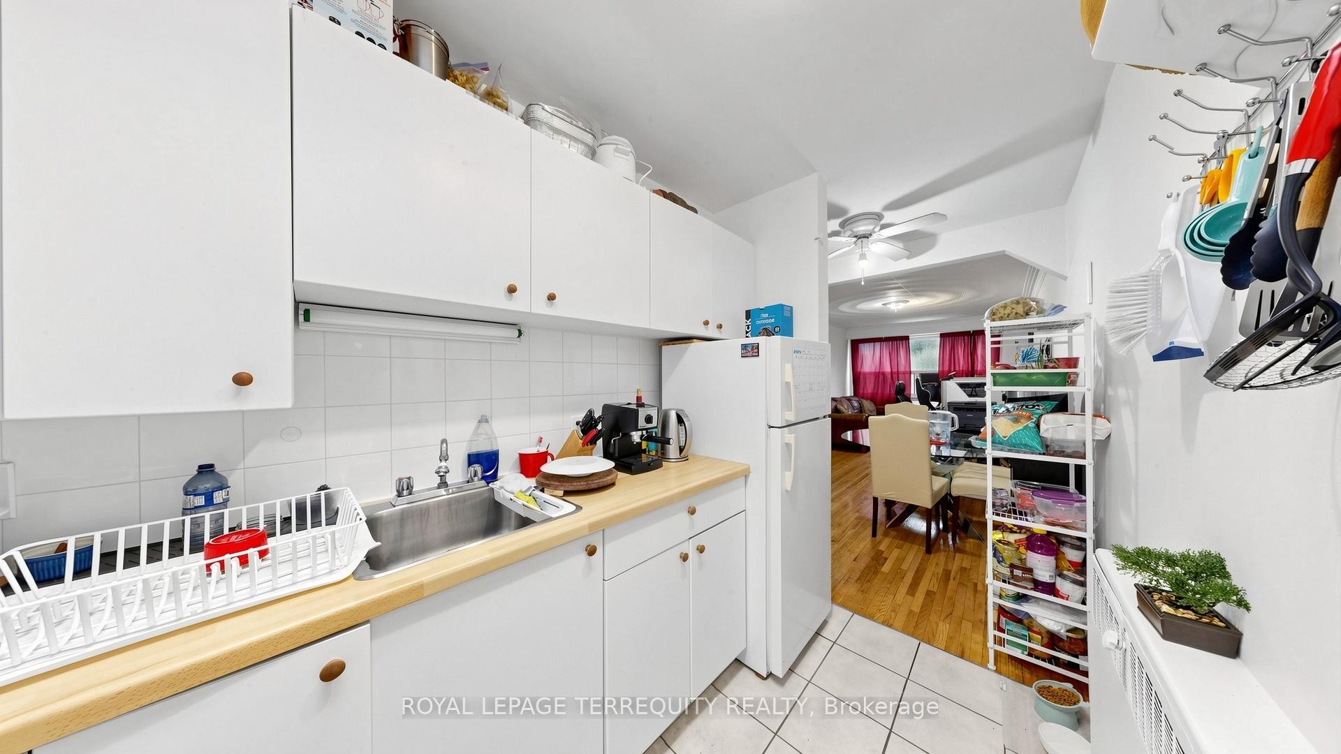 321 Lakeshore Road E, Mississauga, ON