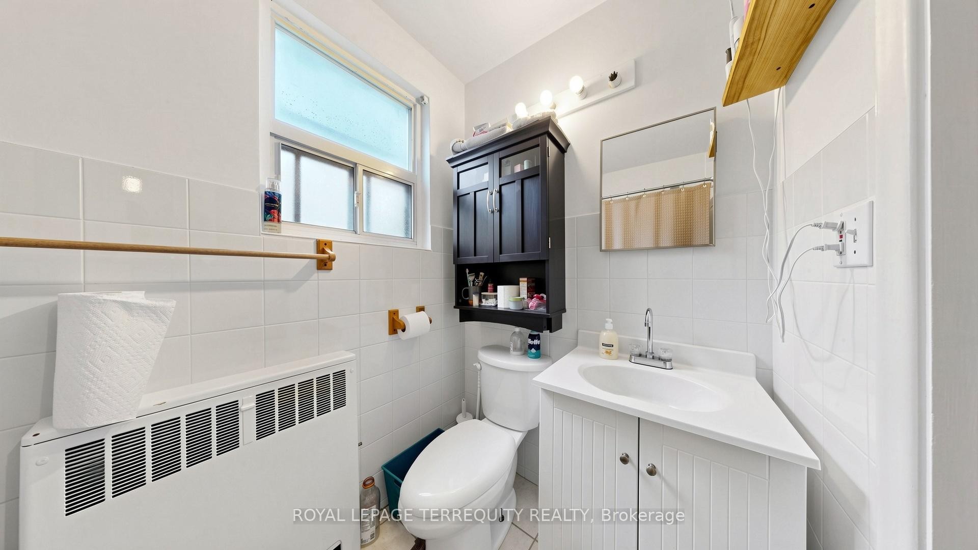 321 Lakeshore Road E, Mississauga, ON