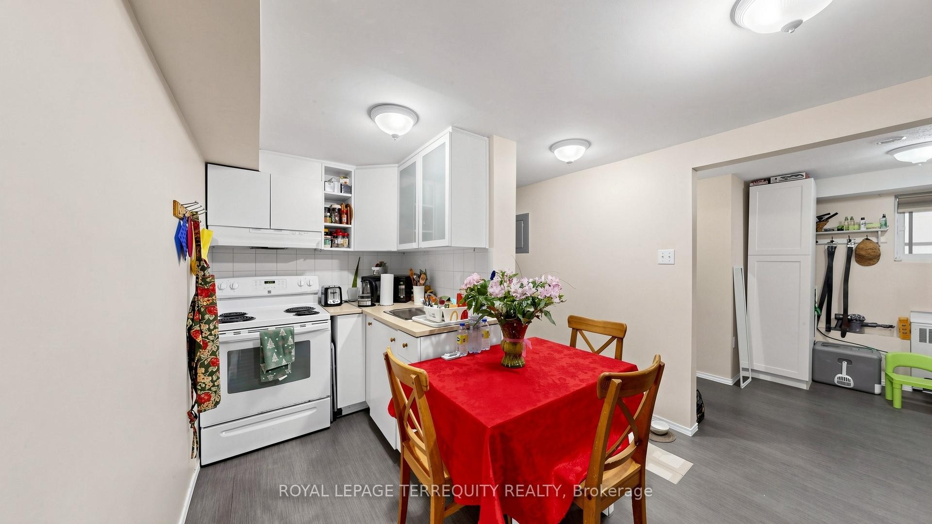 321 Lakeshore Road E, Mississauga, ON