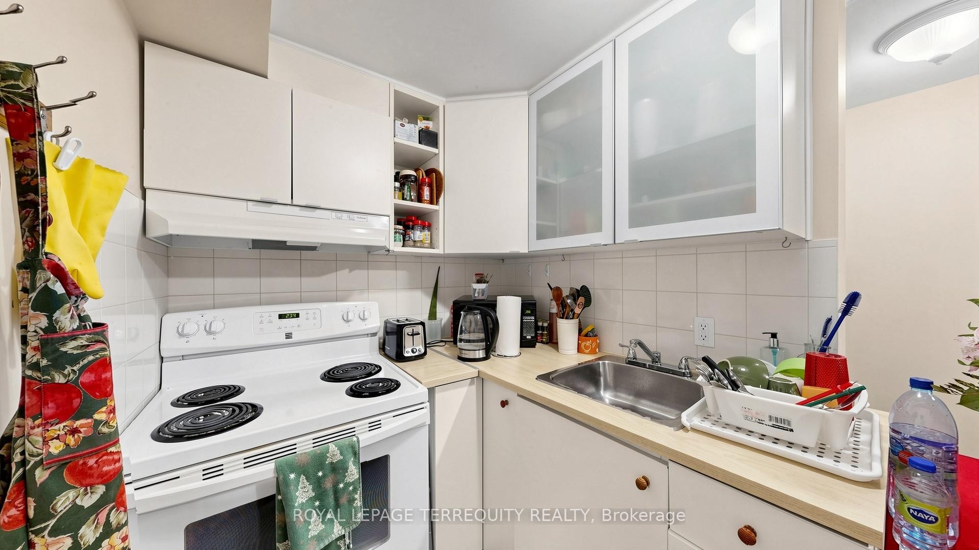 321 Lakeshore Road E, Mississauga, ON