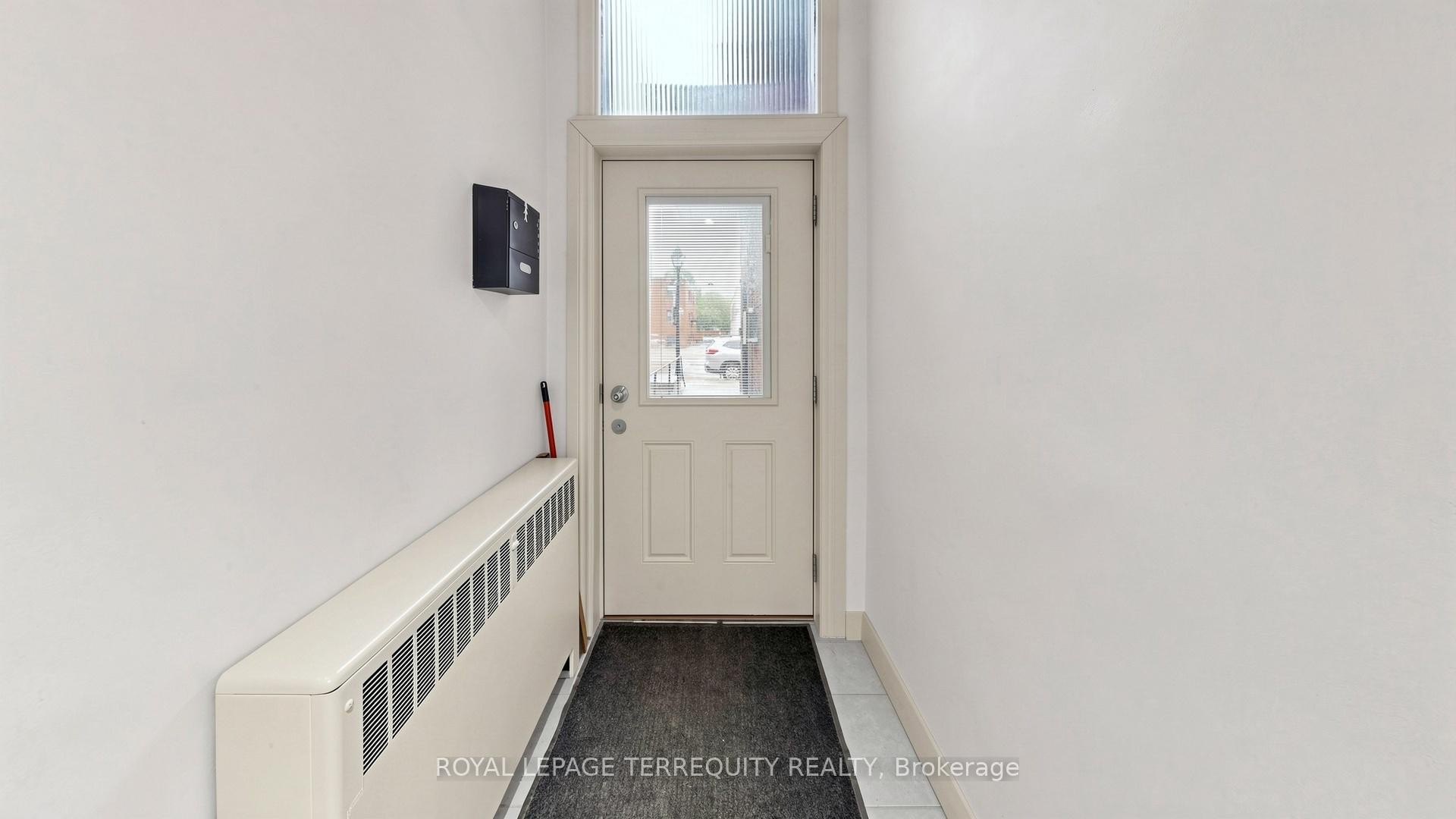 321 Lakeshore Road E, Mississauga, ON