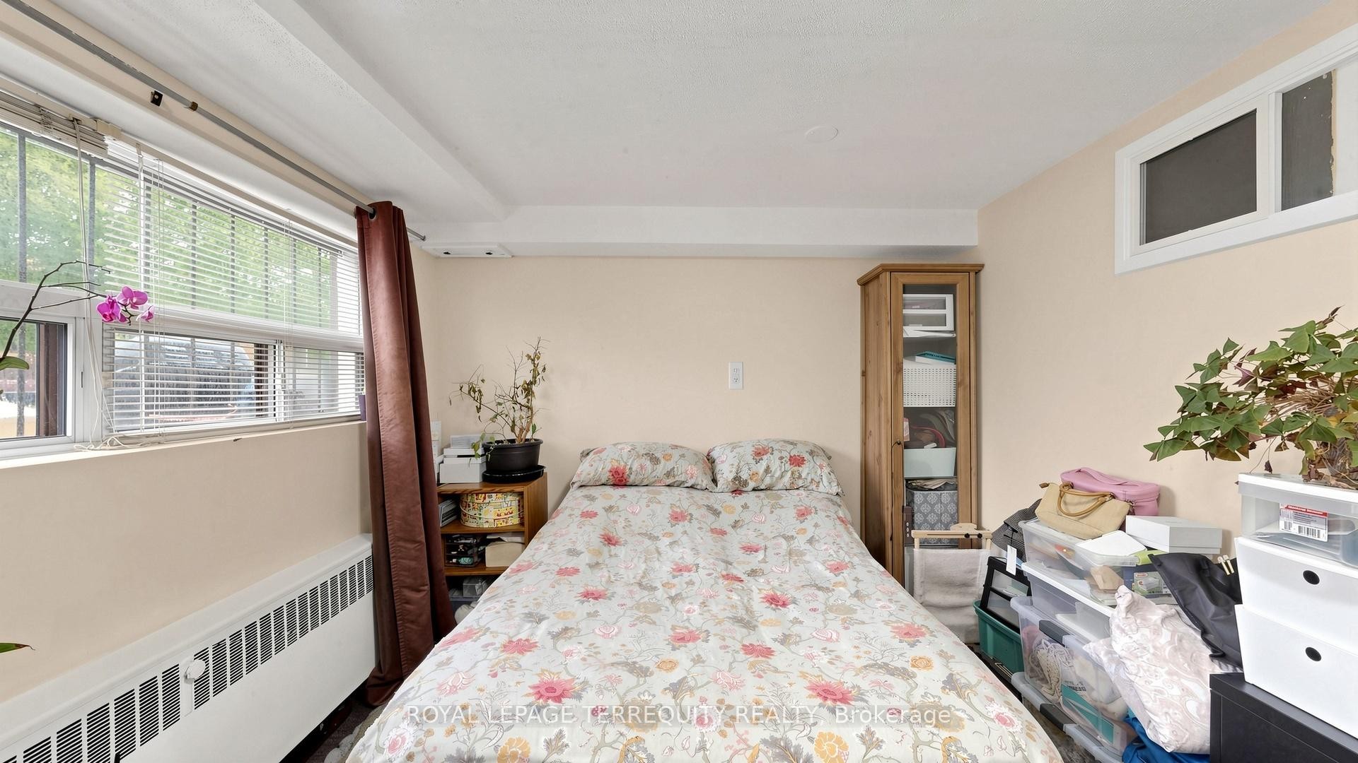 321 Lakeshore Road E, Mississauga, ON