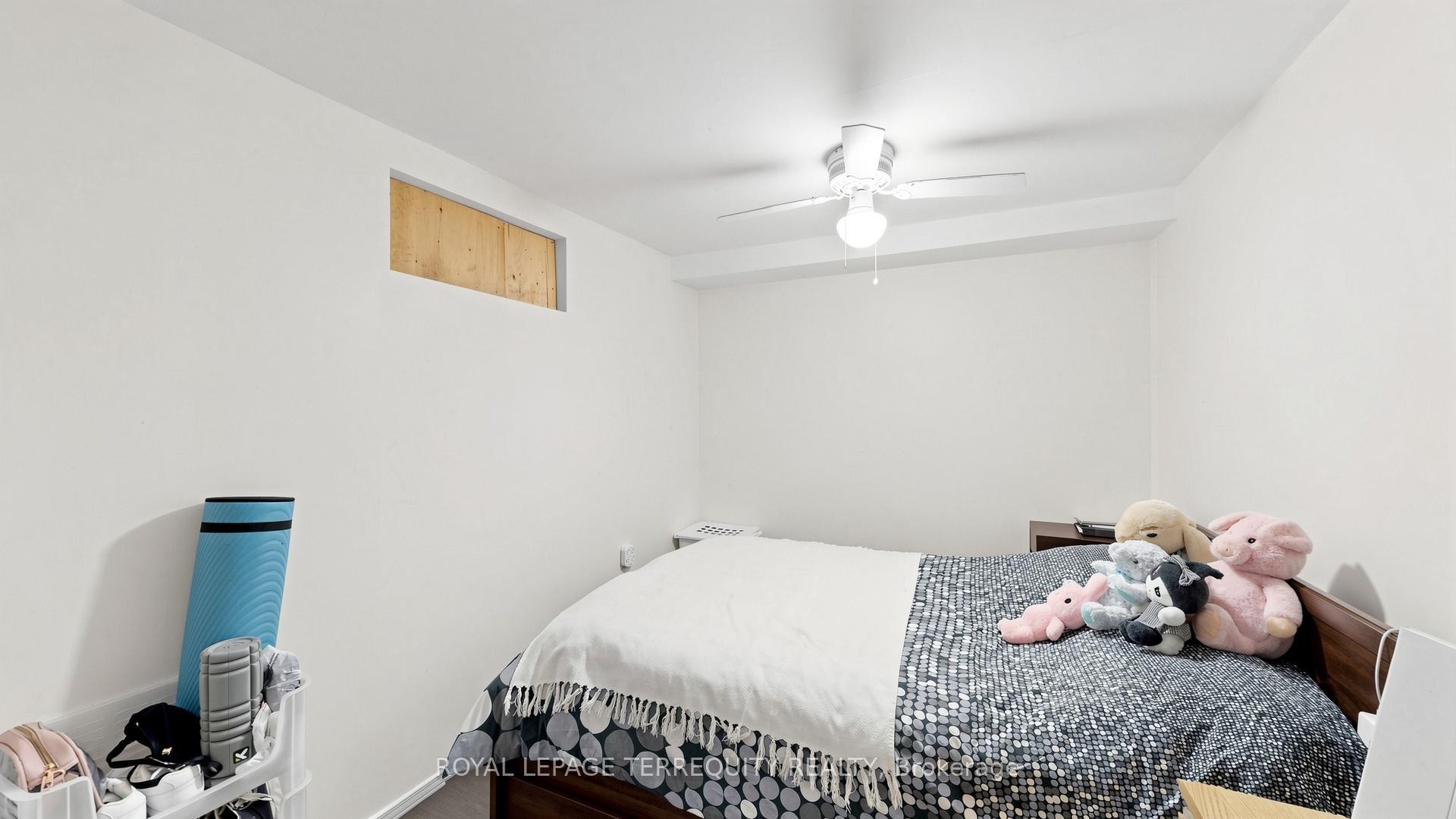 321 Lakeshore Road E, Mississauga, ON