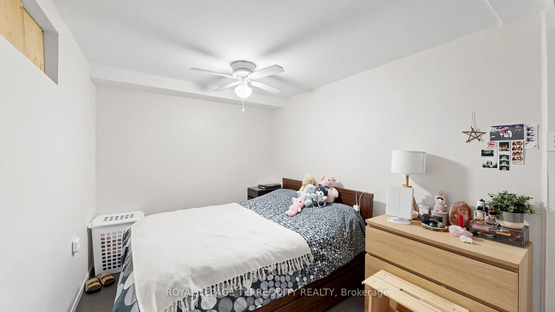 321 Lakeshore Road E, Mississauga, ON