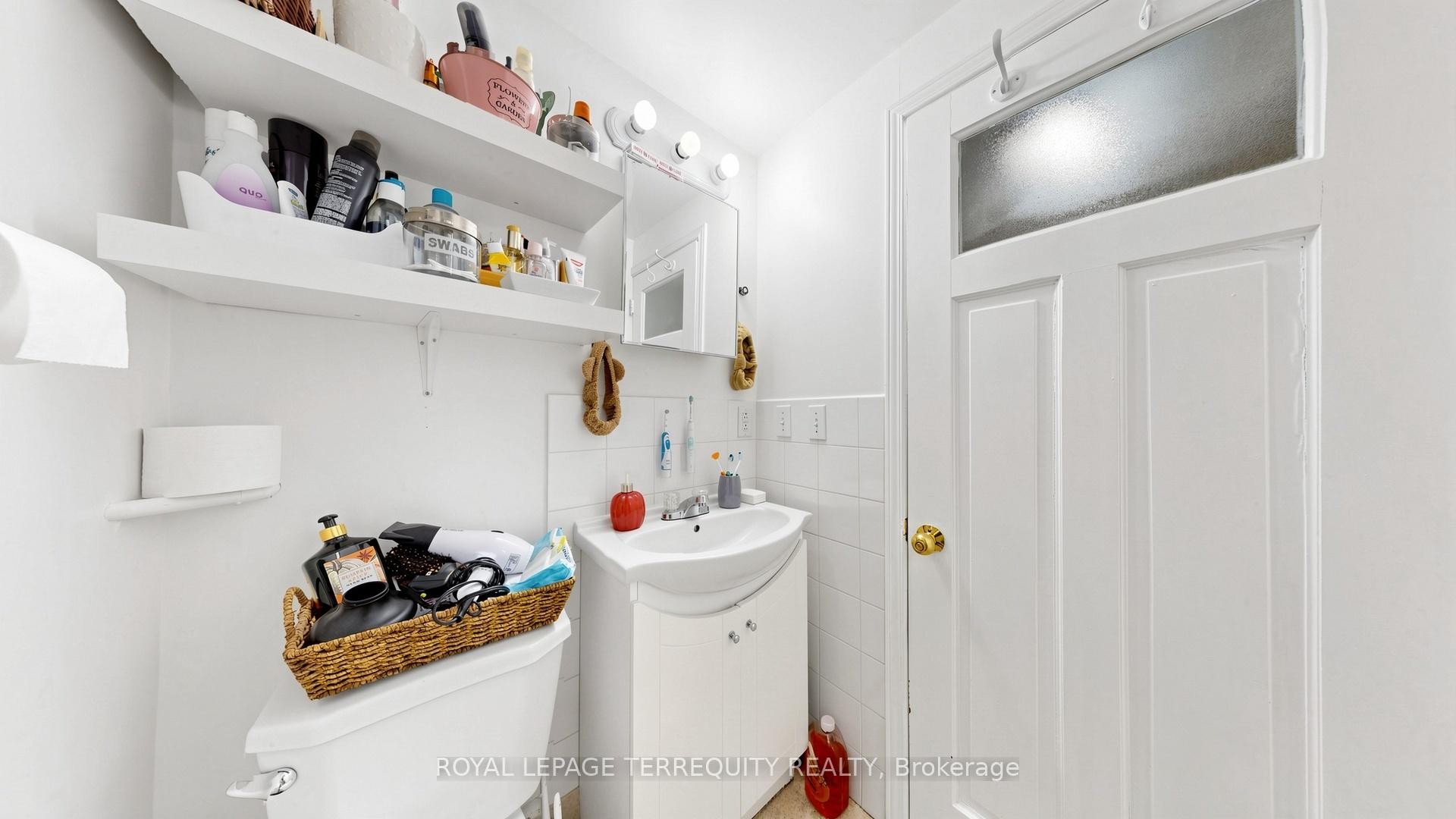 321 Lakeshore Road E, Mississauga, ON