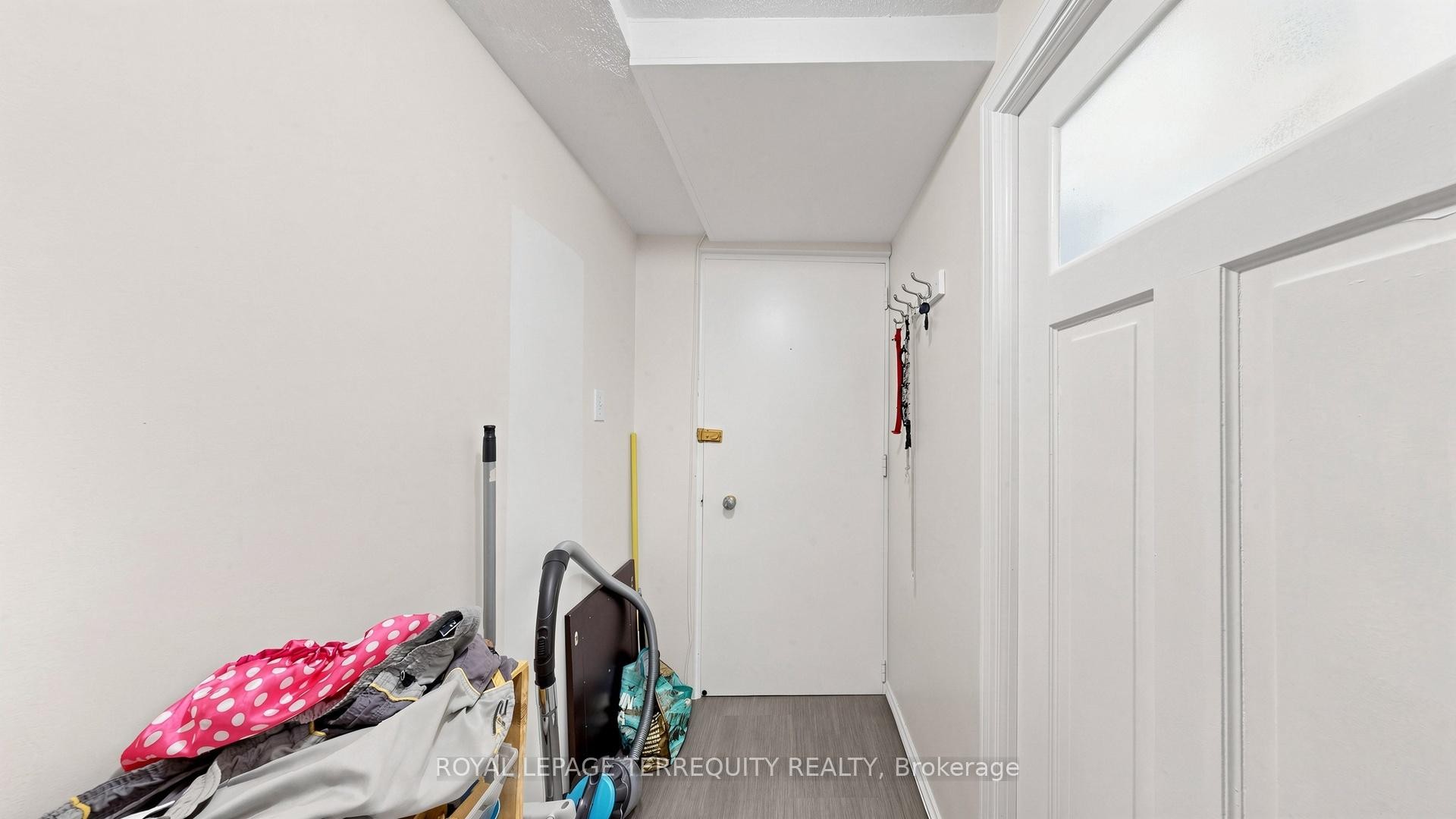 321 Lakeshore Road E, Mississauga, ON