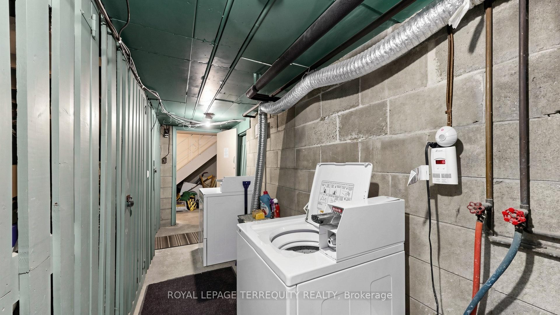 321 Lakeshore Road E, Mississauga, ON