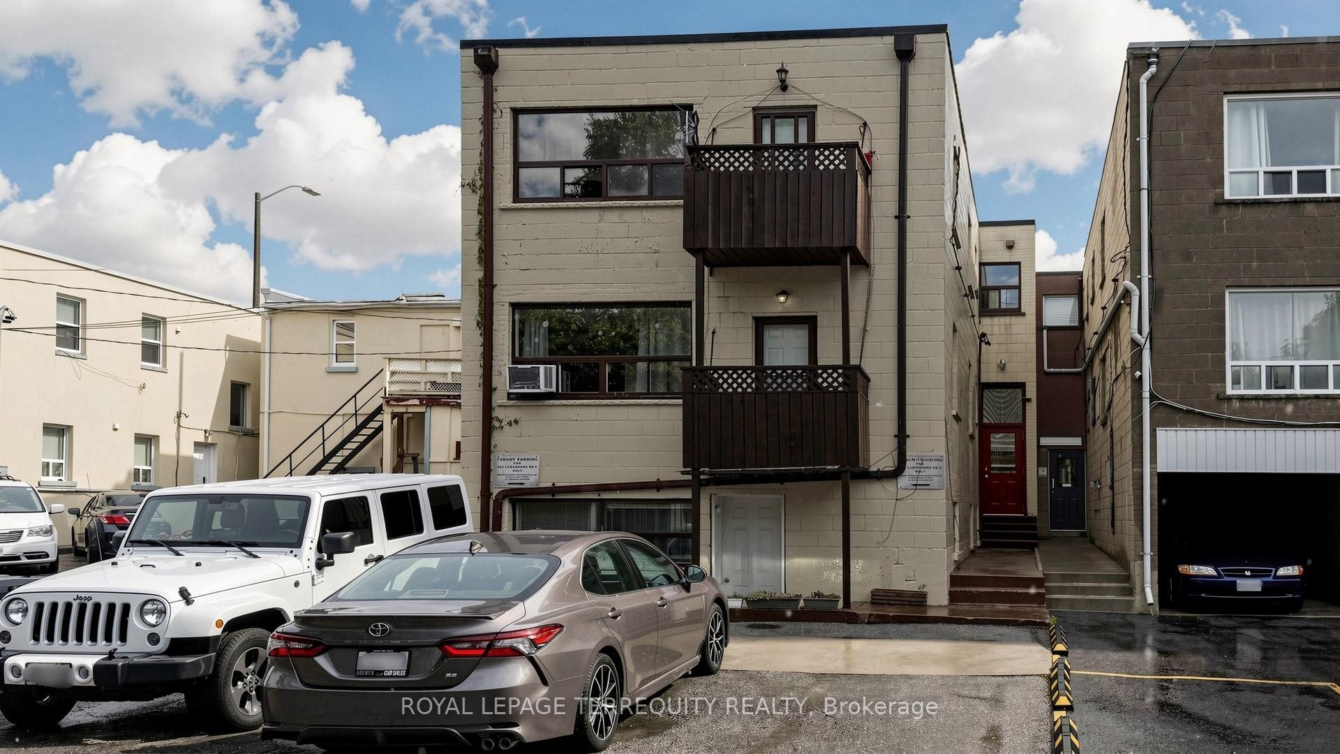 321 Lakeshore Road E, Mississauga, ON