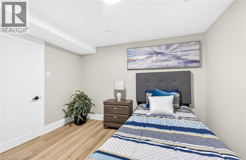 150 Brucedale Avenue E Unit# Lower, Hamilton, ON - Indoor Photo Showing Bedroom