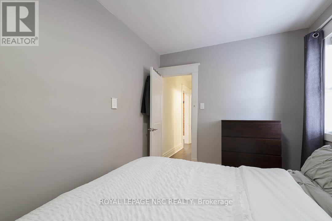 241 Vine Street, St. Catharines (Fairview), ON - Indoor Photo Showing Bedroom
