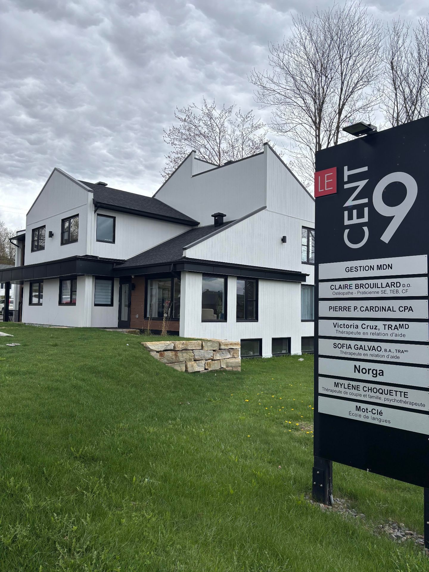 Front of Structure - 140-109 Boul. De Bromont, Bromont, QC - Outdoor