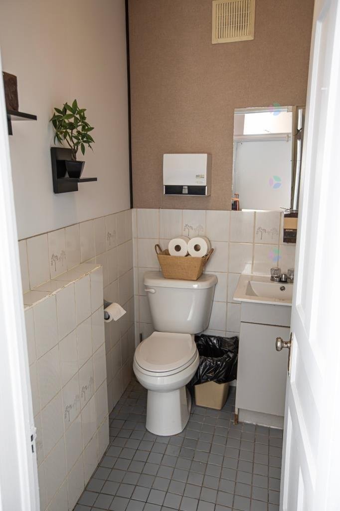 Powder room - 820 Av. Holland, Québec (La Cité-Limoilou), QC - Indoor Photo Showing Bathroom