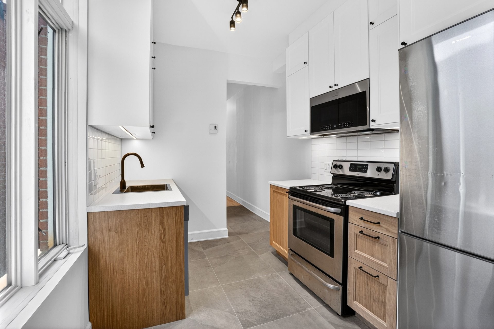 Kitchen - 5063 Rue Garnier, Montréal (Le Plateau-Mont-Royal), QC - Indoor Photo Showing Kitchen With Upgraded Kitchen