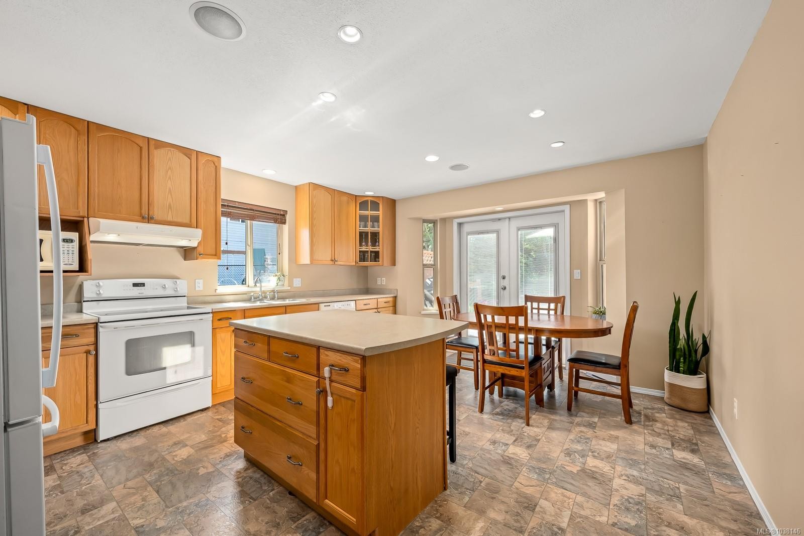 809 Willowcrest Rd, Campbell River, BC