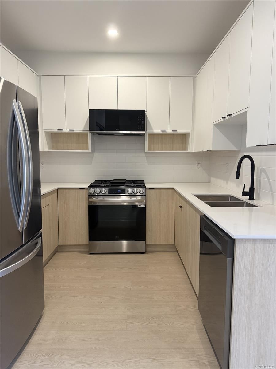 329-2629 Millstream Rd, Langford, BC - Indoor Photo Showing Kitchen With Stainless Steel Kitchen