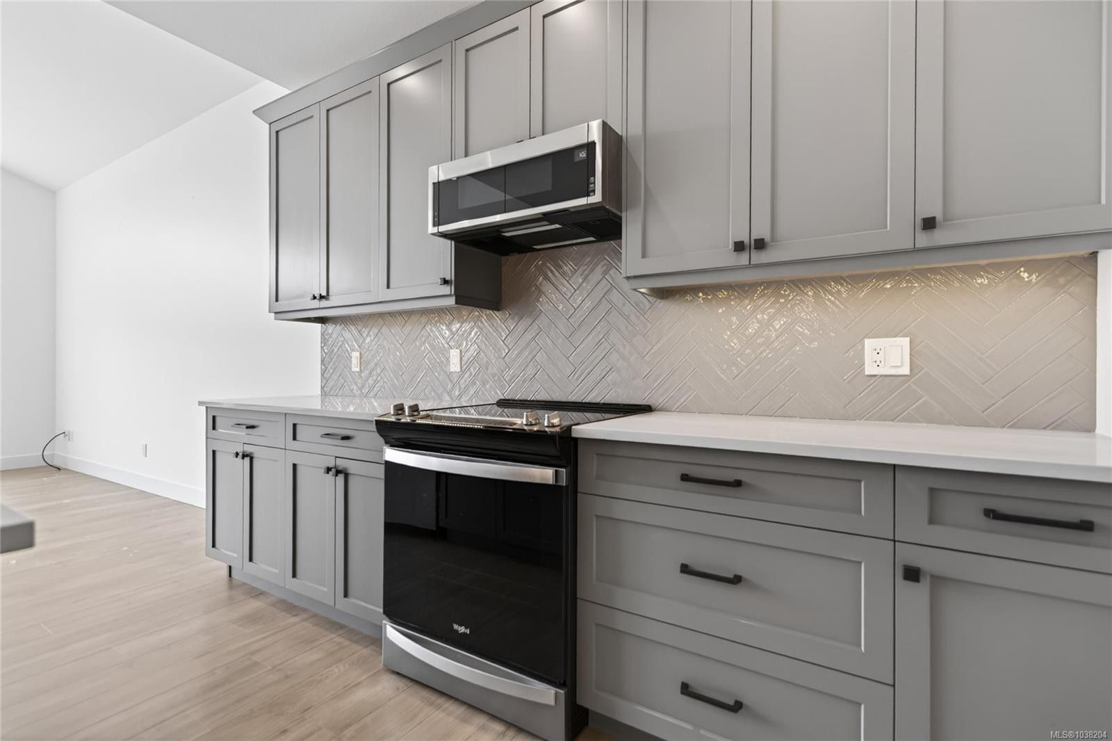 B-992 Erickson Rd, Campbell River, BC - Indoor Photo Showing Kitchen With Upgraded Kitchen