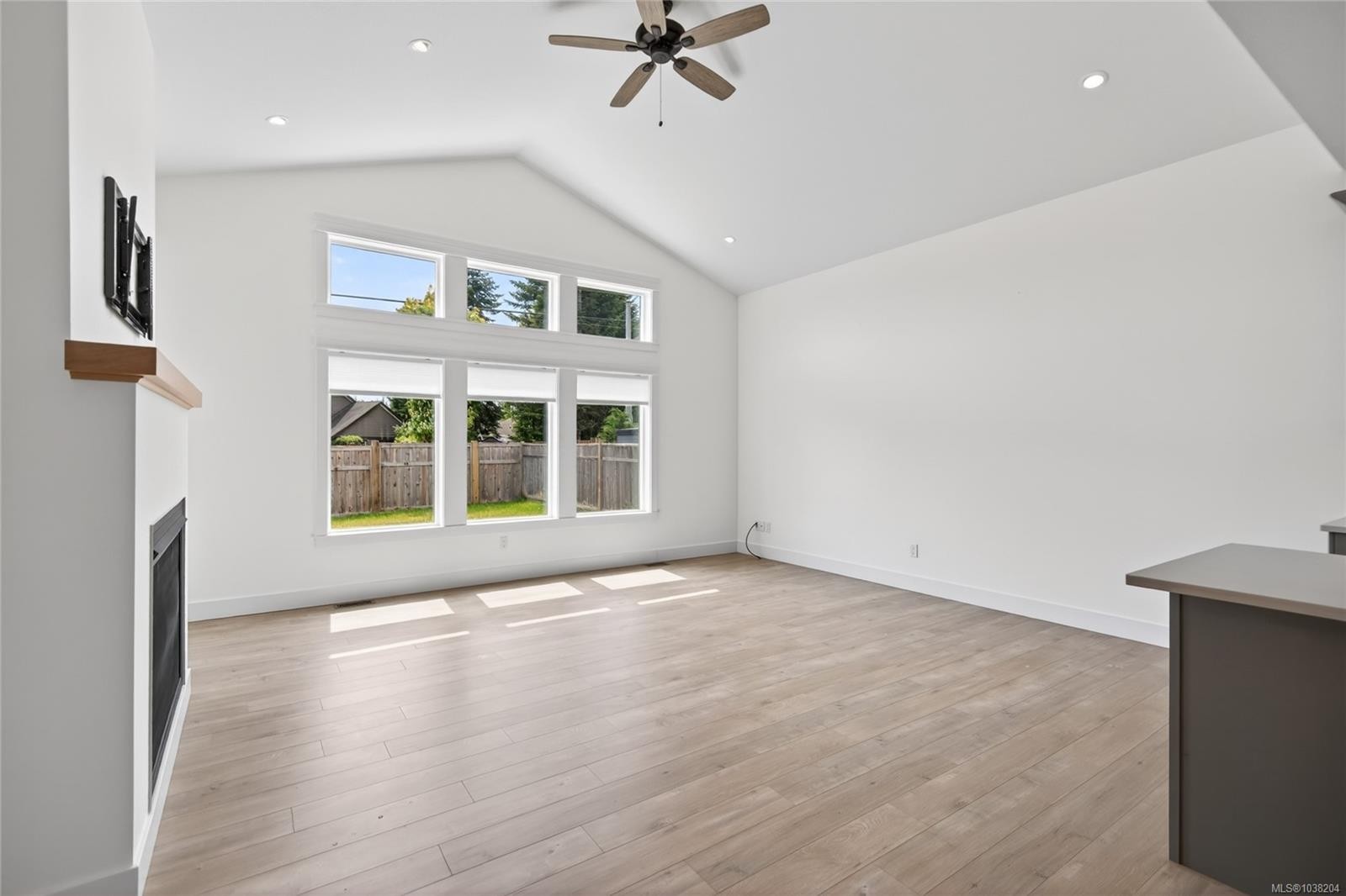 B-992 Erickson Rd, Campbell River, BC - Indoor