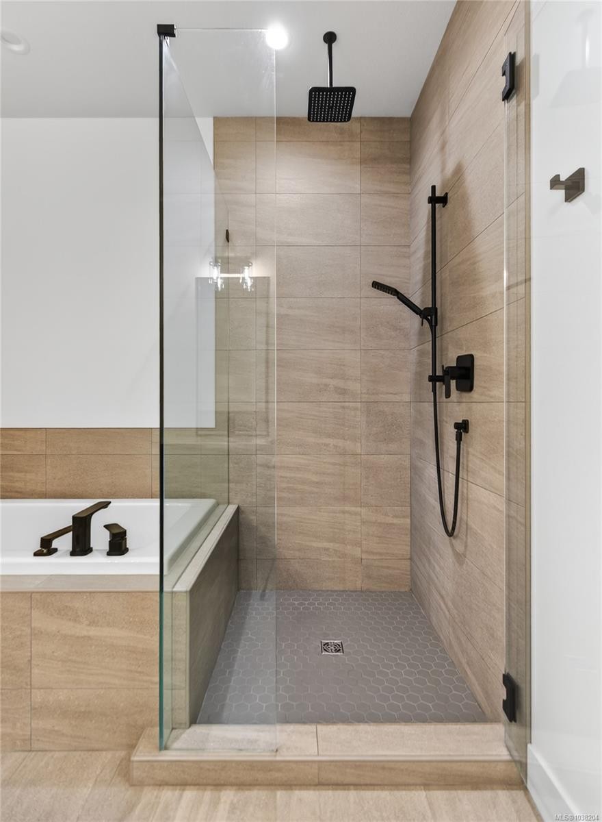 B-992 Erickson Rd, Campbell River, BC - Indoor Photo Showing Bathroom