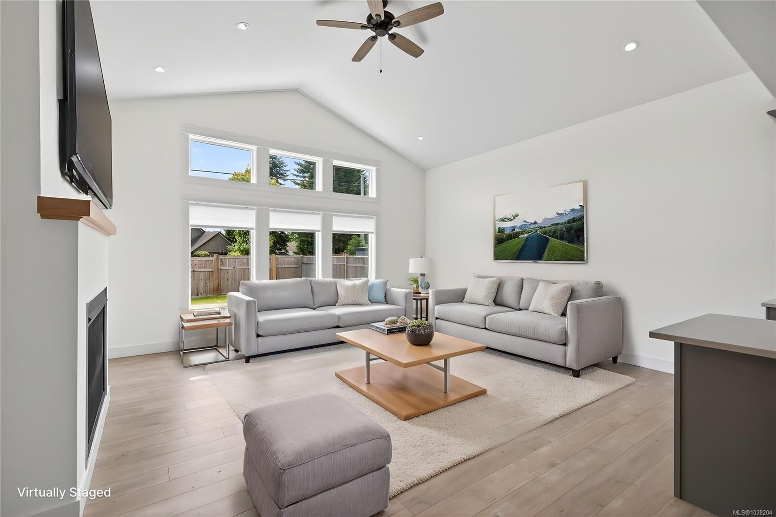 B-992 Erickson Rd, Campbell River, BC - Indoor Photo Showing Living Room