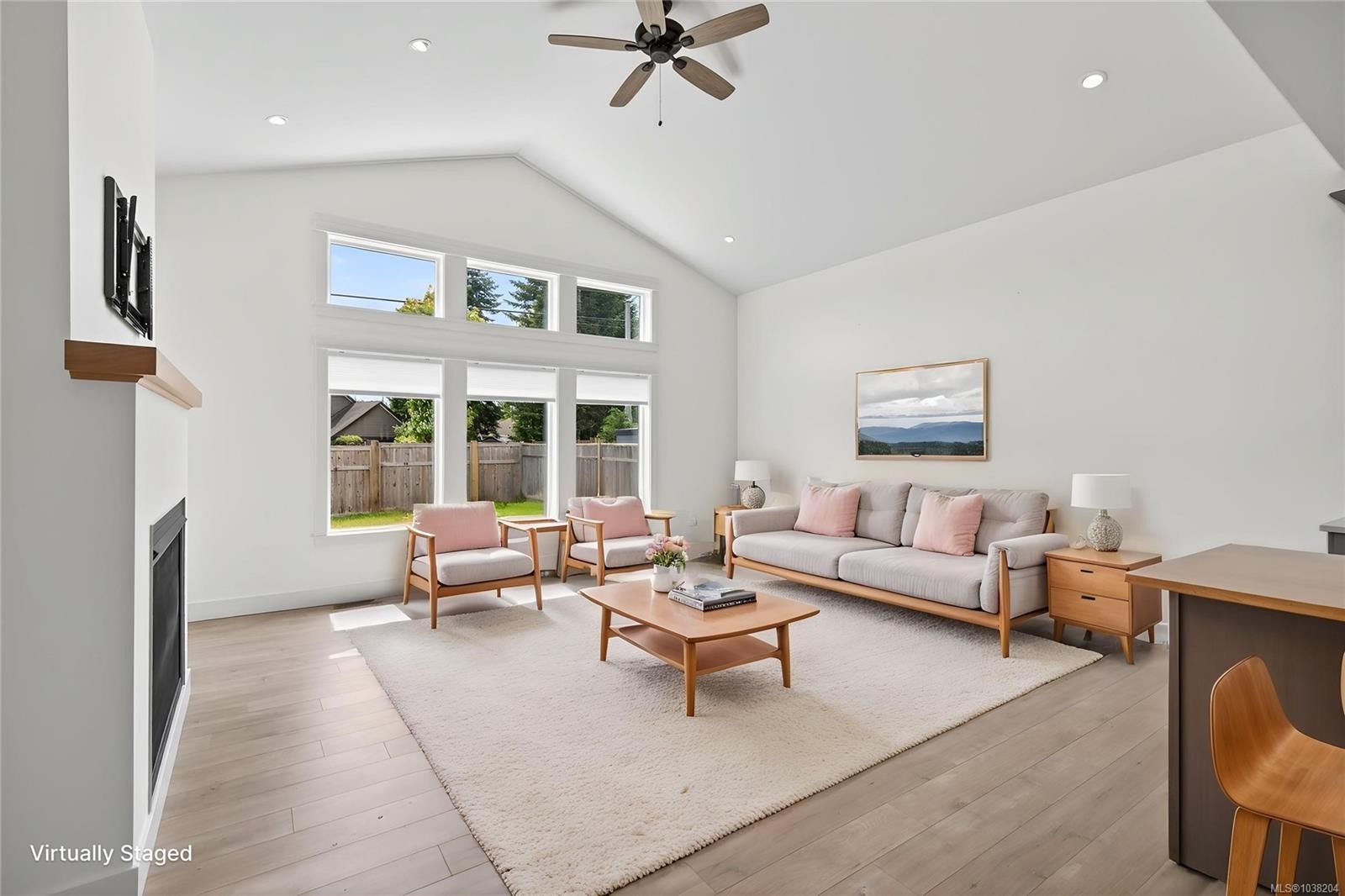B-992 Erickson Rd, Campbell River, BC - Indoor Photo Showing Living Room