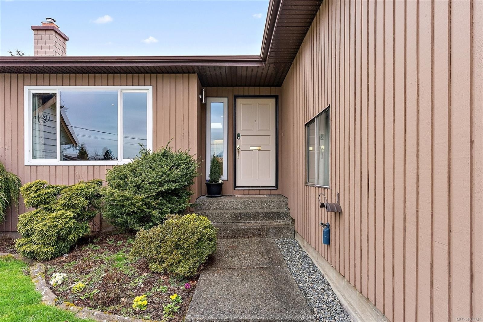 10411 Finch Pl, Sidney, BC