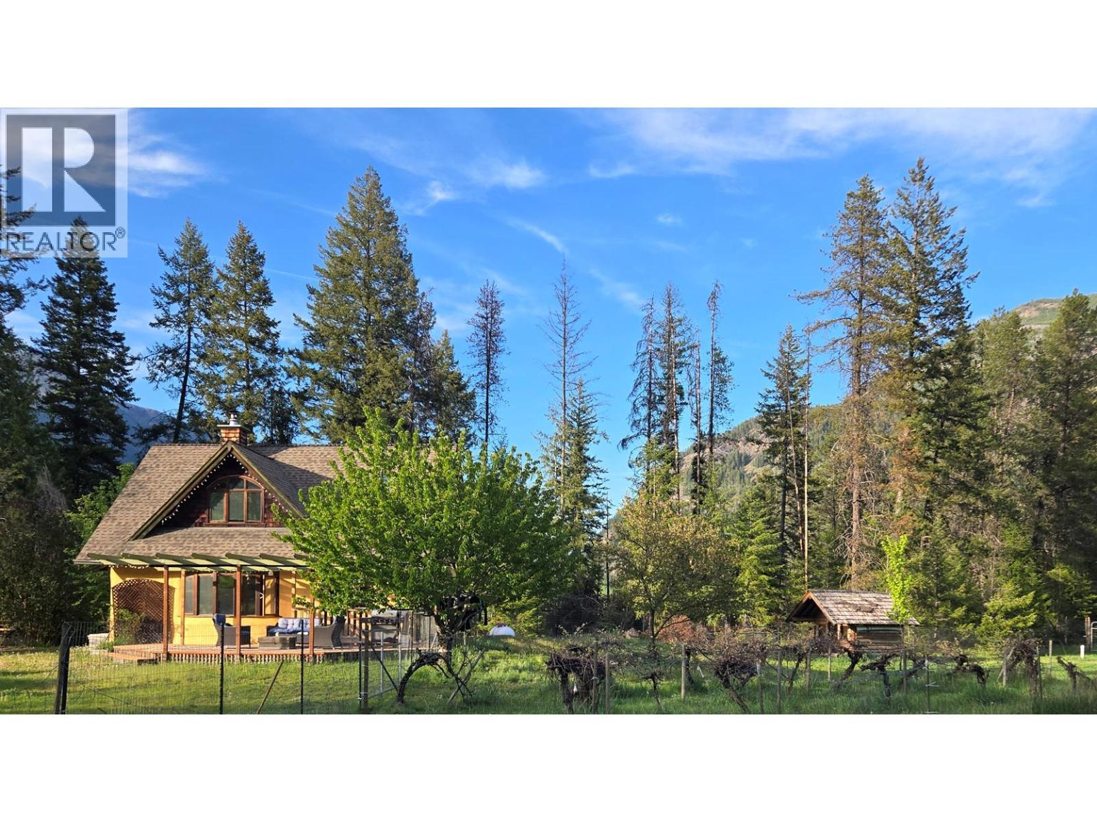 Main House - 3918 Passmore Upper Road, Passmore, BC - Outdoor