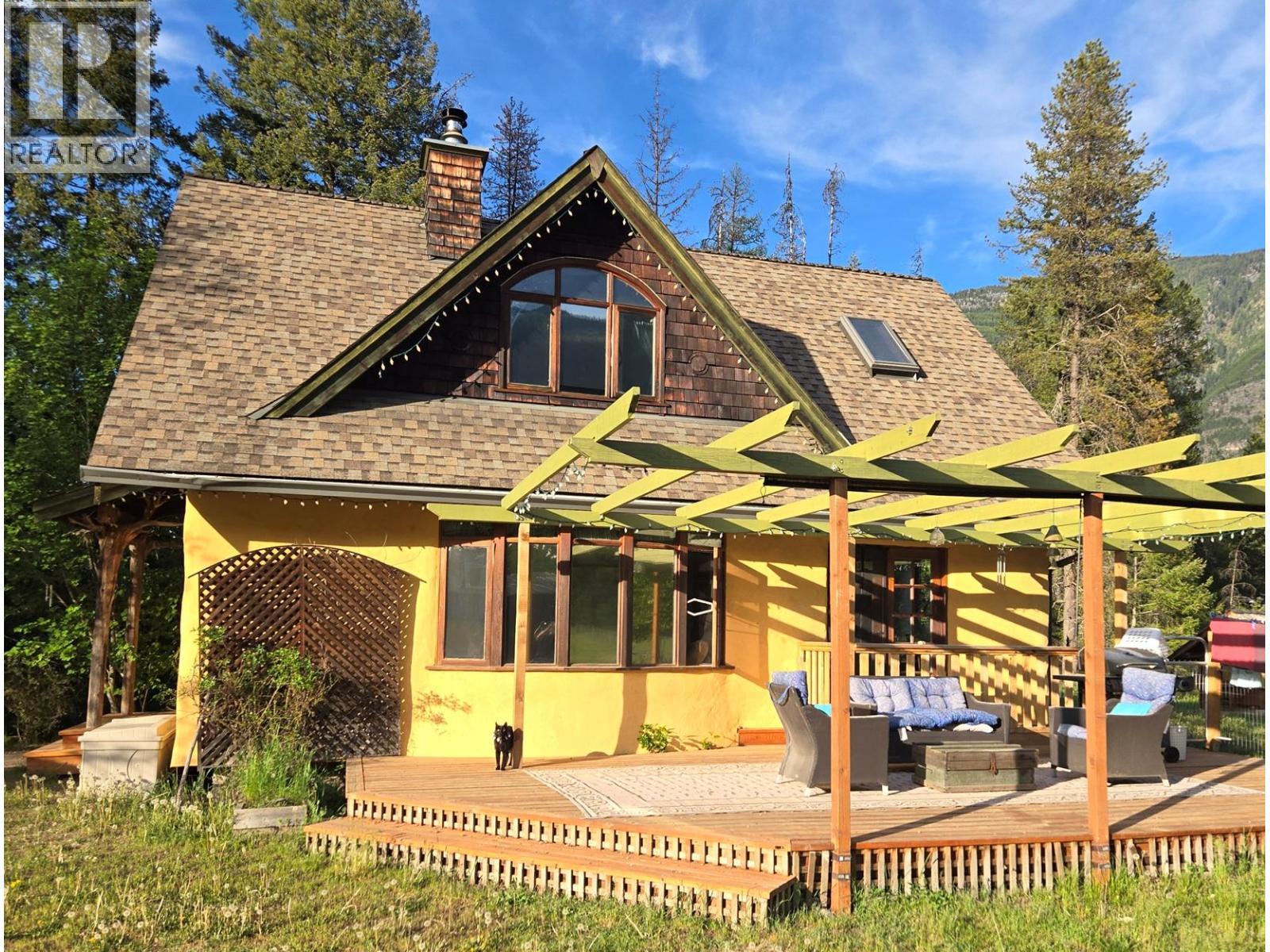 Main House - 3918 Passmore Upper Road, Passmore, BC - Outdoor