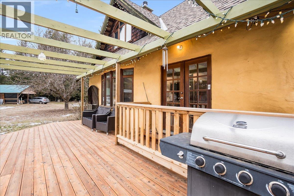 Main house deck - 3918 Passmore Upper Road, Passmore, BC - Outdoor