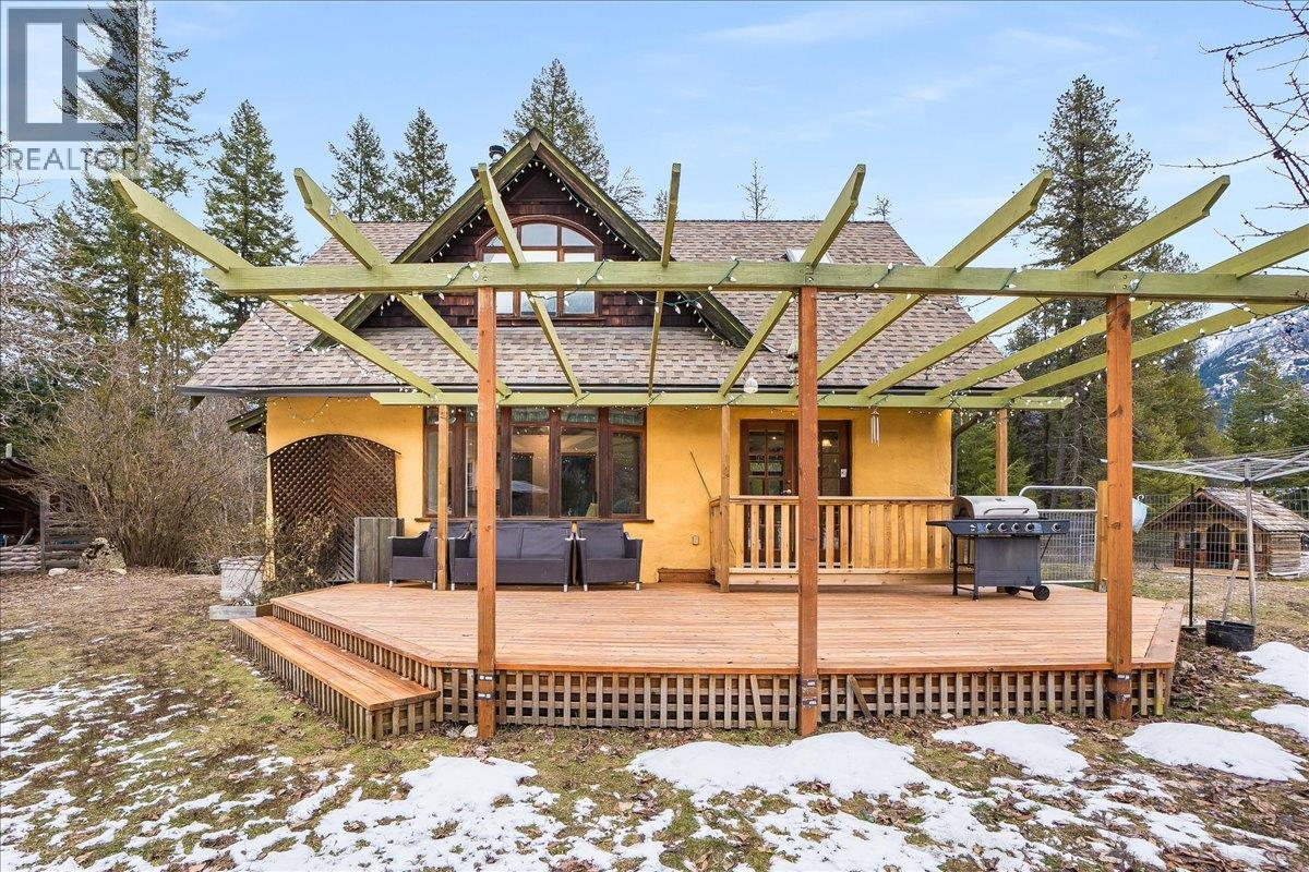 Main house deck - 3918 Passmore Upper Road, Passmore, BC - Outdoor With Deck Patio Veranda