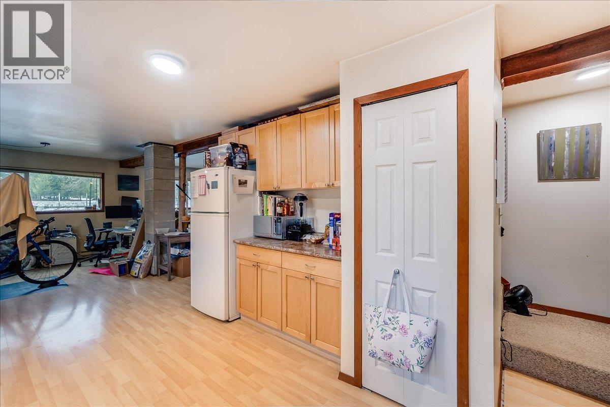 Second house kitchen - 3918 Passmore Upper Road, Passmore, BC - Indoor
