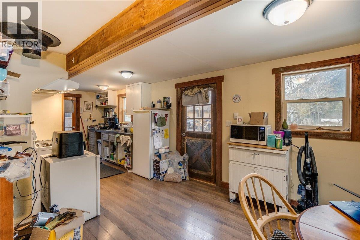 third house dining/living room - 3918 Passmore Upper Road, Passmore, BC - Indoor