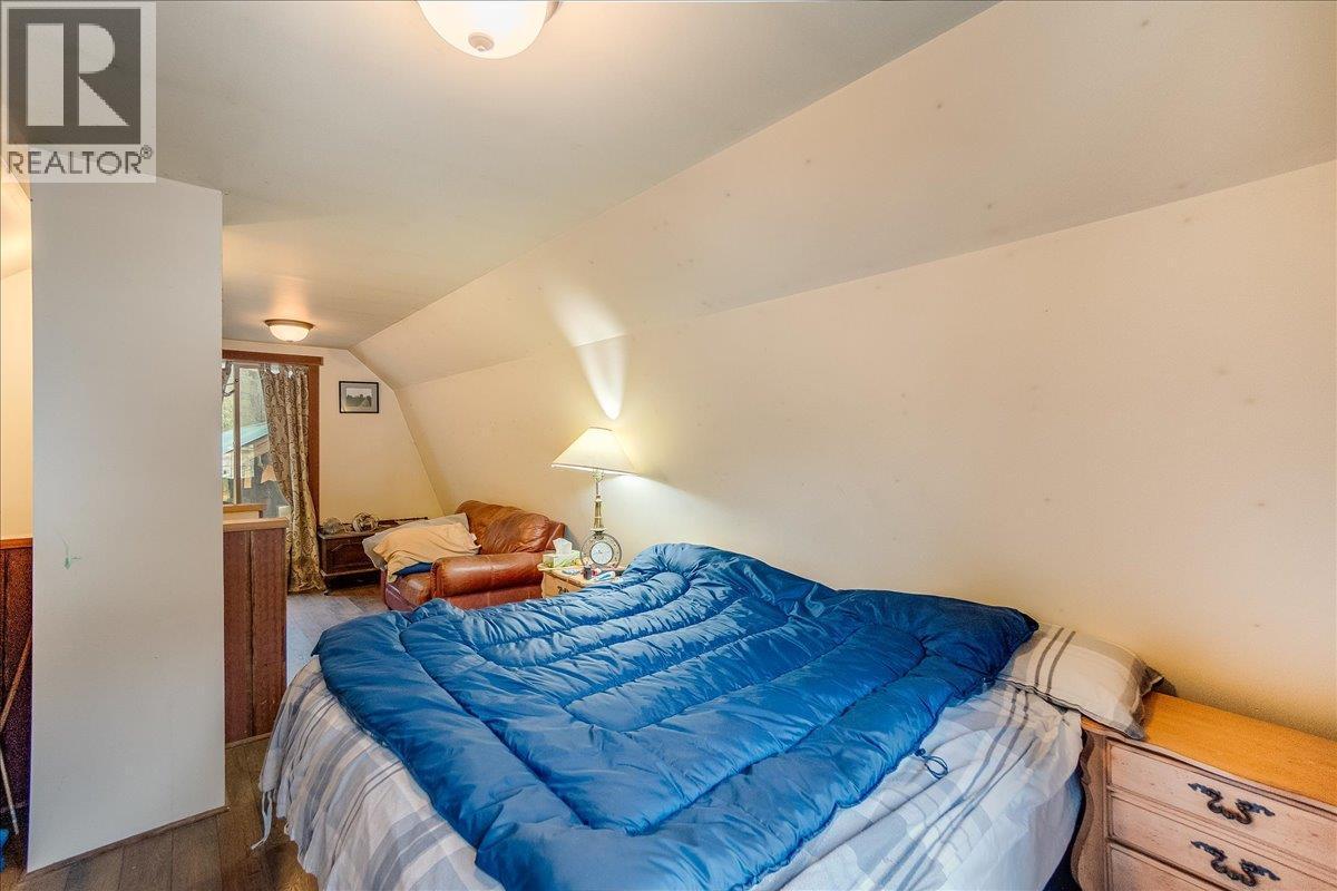 Third house bedroom - 3918 Passmore Upper Road, Passmore, BC - Indoor Photo Showing Bedroom