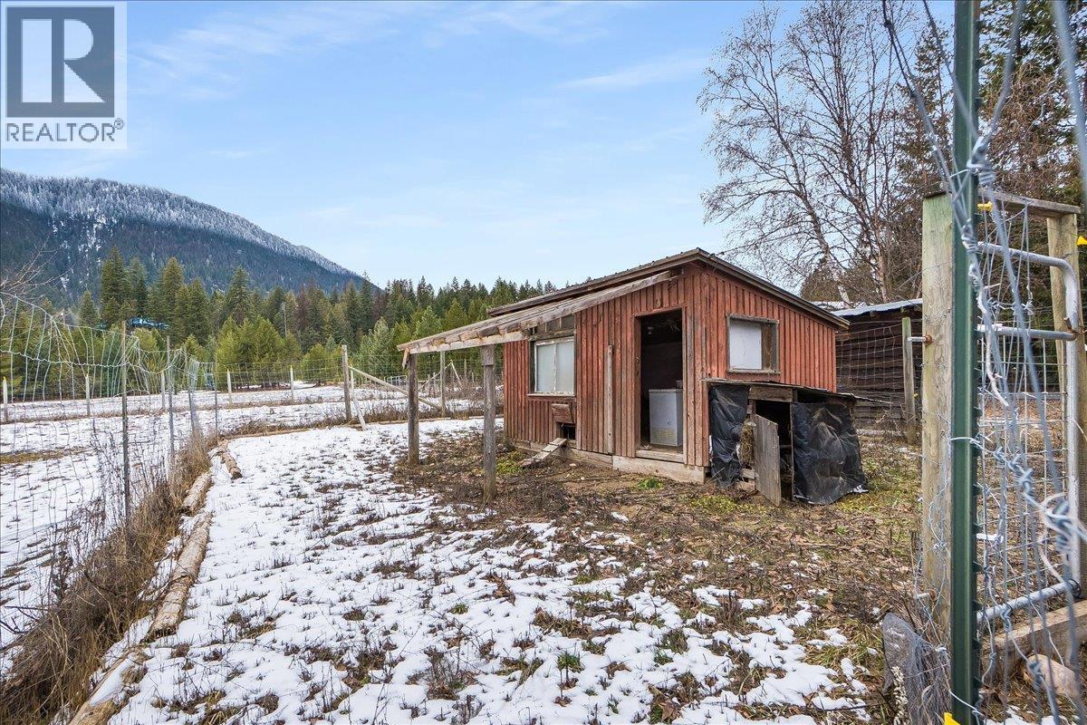 storage - 3918 Passmore Upper Road, Passmore, BC - Outdoor