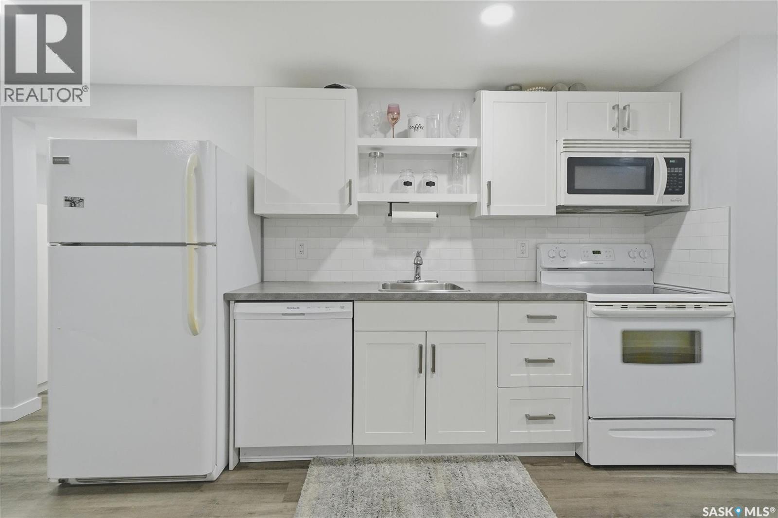 31 Bence Crescent, Saskatoon, SK - Indoor Photo Showing Kitchen