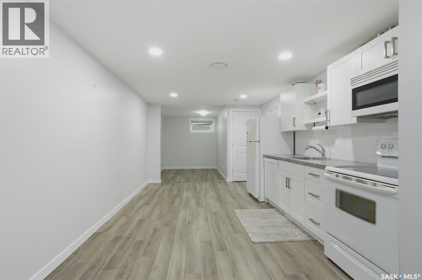 31 Bence Crescent, Saskatoon, SK - Indoor Photo Showing Kitchen