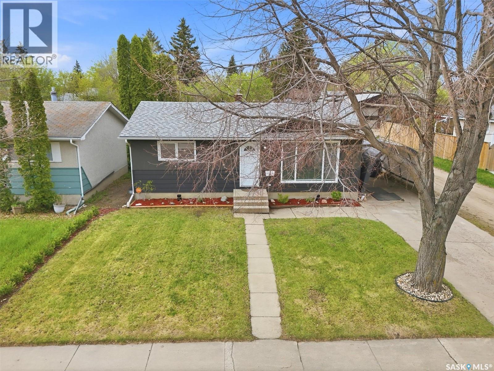31 Bence Crescent, Saskatoon, SK - Outdoor