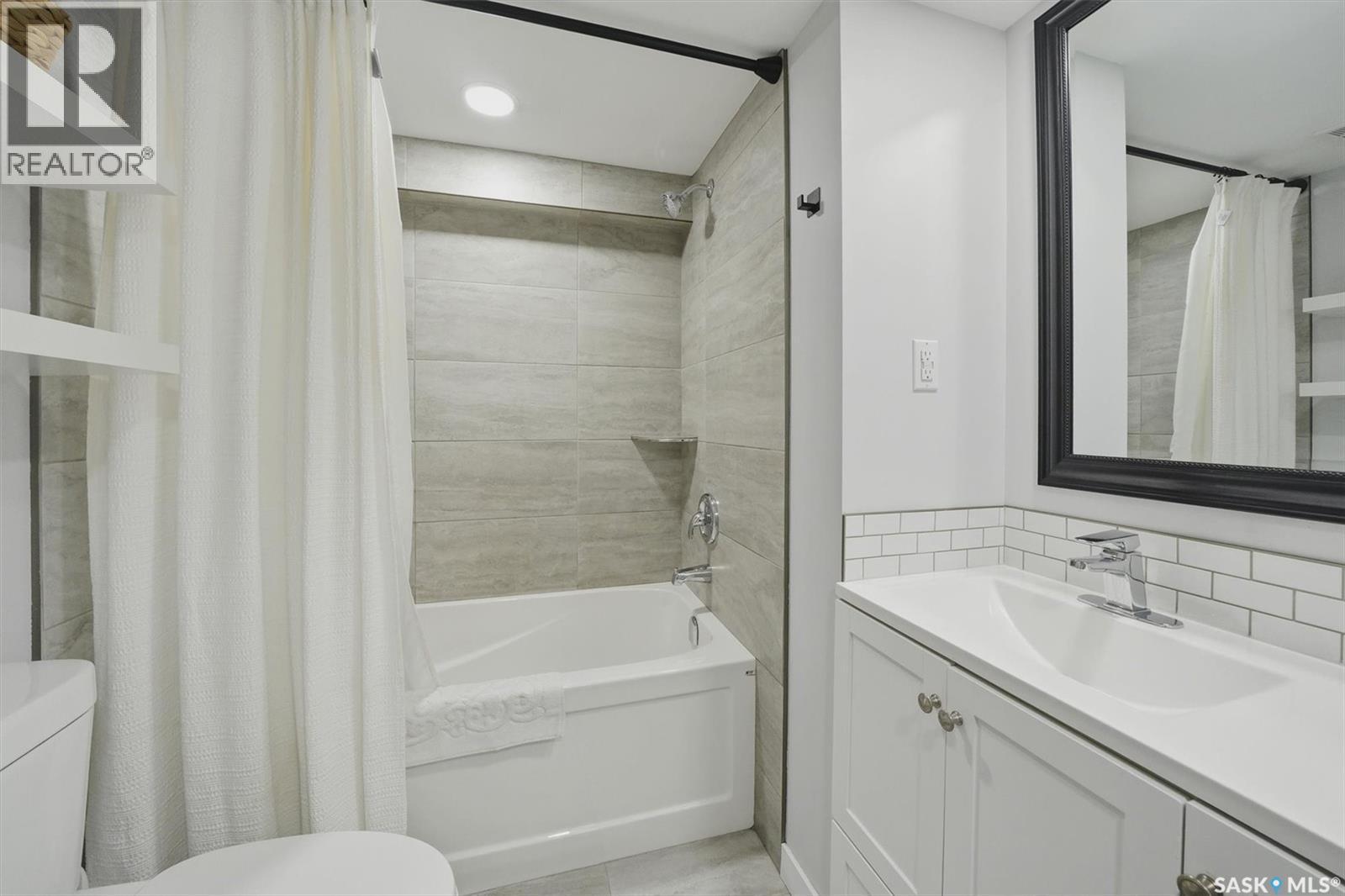 31 Bence Crescent, Saskatoon, SK - Indoor Photo Showing Bathroom