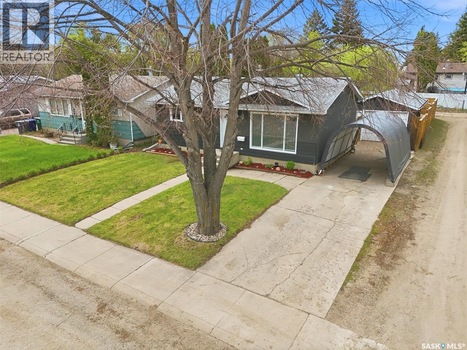 31 Bence Crescent, Saskatoon, SK - Outdoor