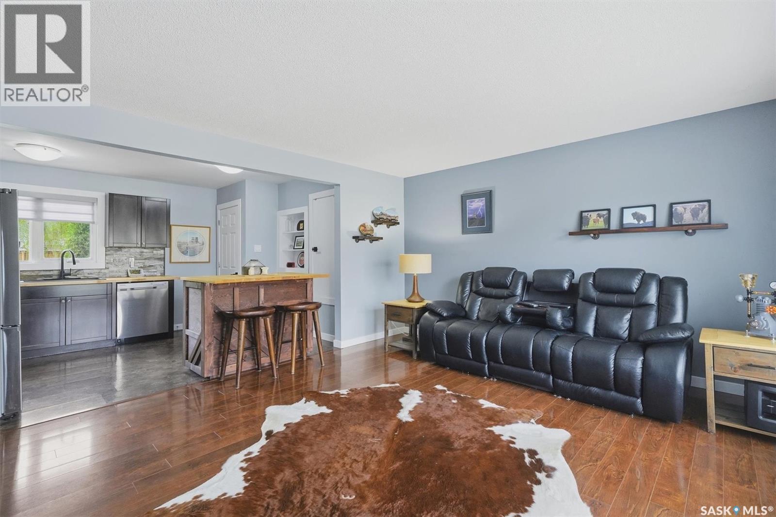 31 Bence Crescent, Saskatoon, SK - Indoor Photo Showing Living Room
