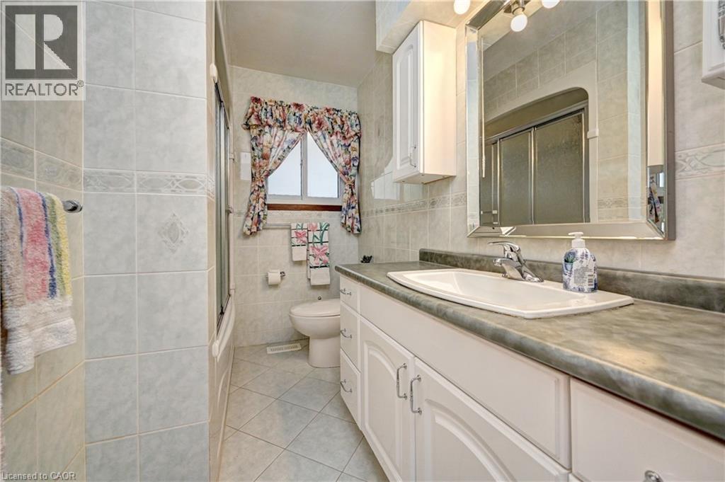 132 Forest Hill Drive, Kitchener, ON - Indoor Photo Showing Bathroom