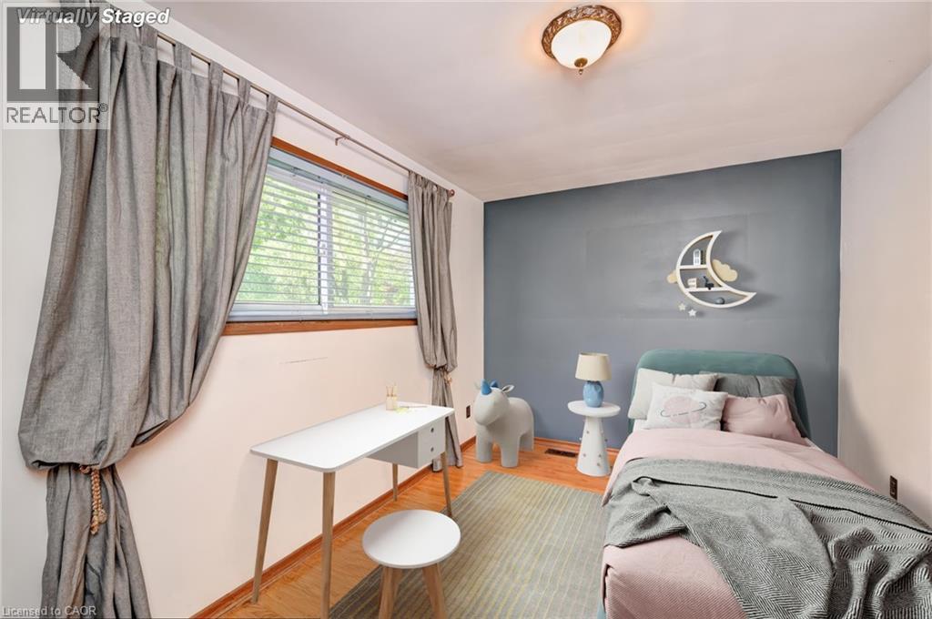 132 Forest Hill Drive, Kitchener, ON - Indoor Photo Showing Bedroom