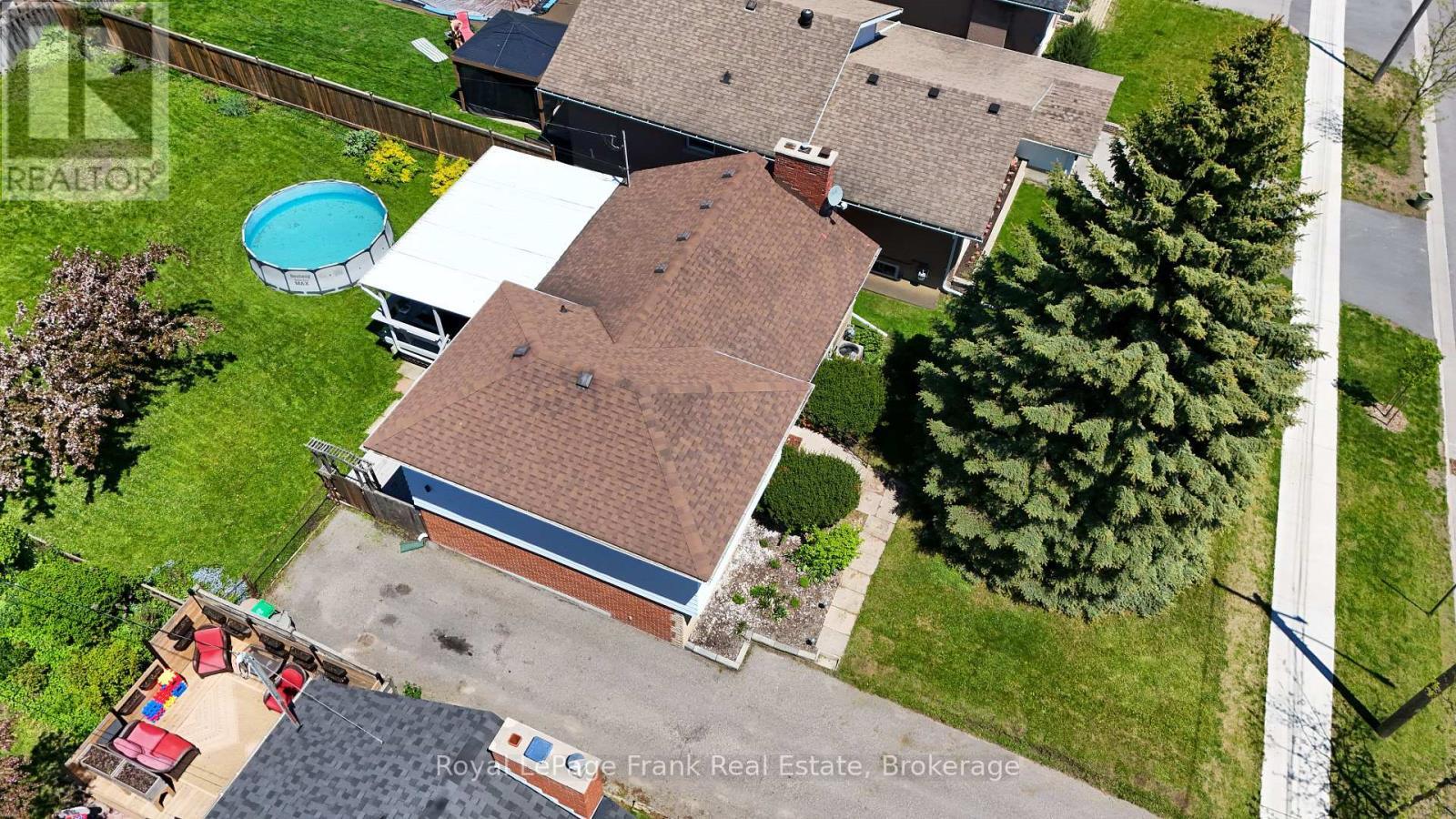 872 Weller Street, Peterborough (Monaghan Ward 2), ON - Outdoor With Above Ground Pool