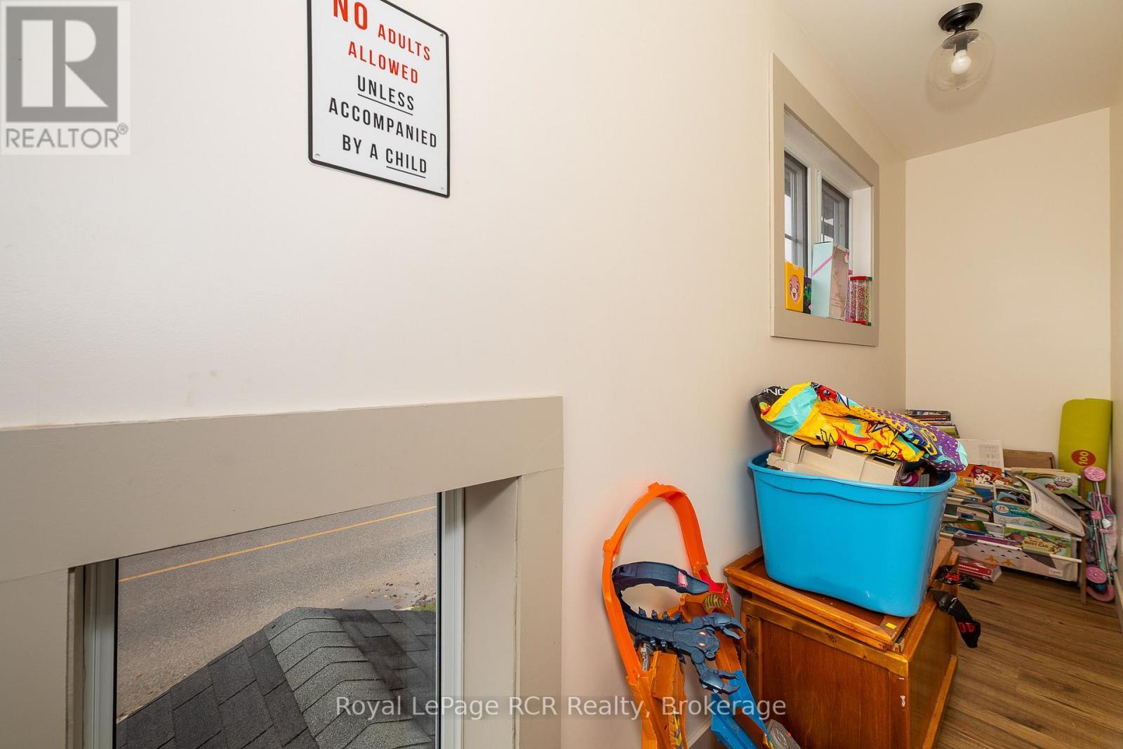 83 Main Street W, Grey Highlands, ON - Indoor Photo Showing Other Room