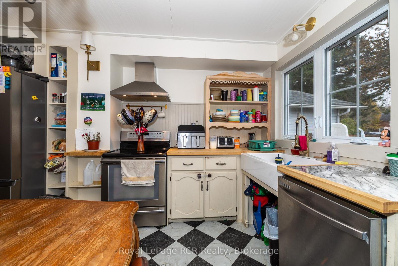 83 Main Street W, Grey Highlands, ON - Indoor