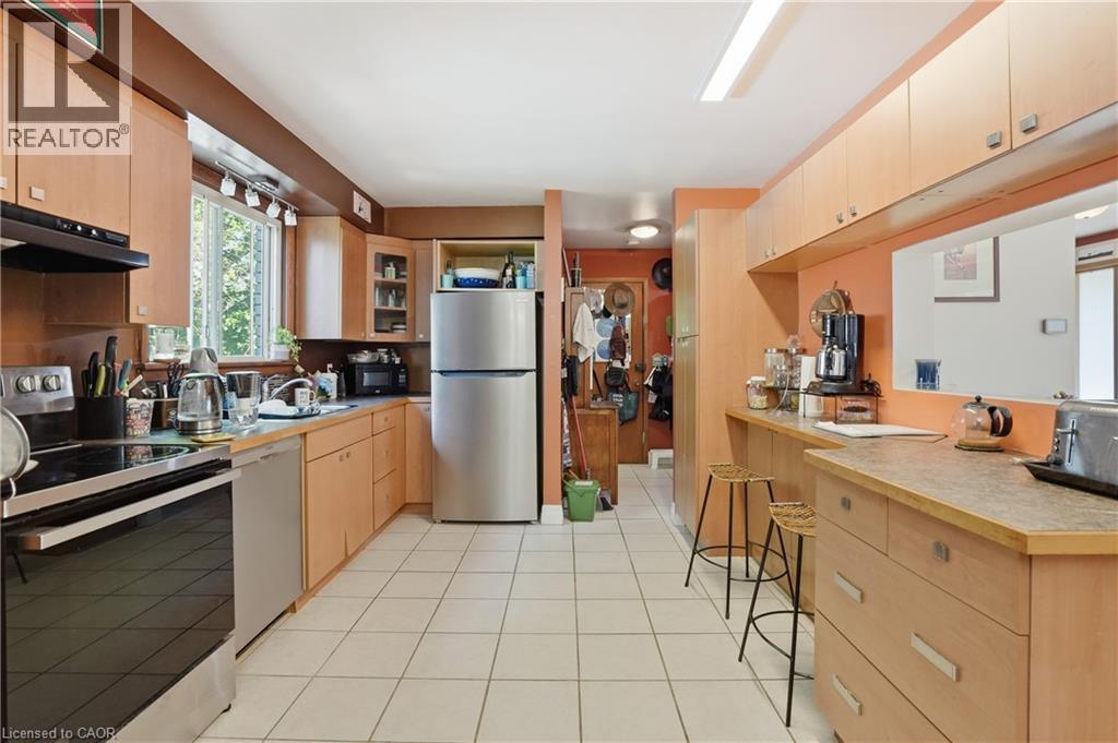 39 Paradise Road N, Hamilton, ON - Indoor Photo Showing Kitchen With Double Sink