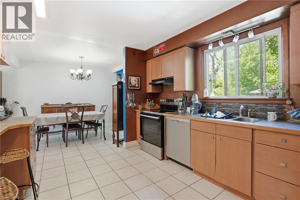 39 Paradise Road N, Hamilton, ON - Indoor Photo Showing Kitchen With Double Sink