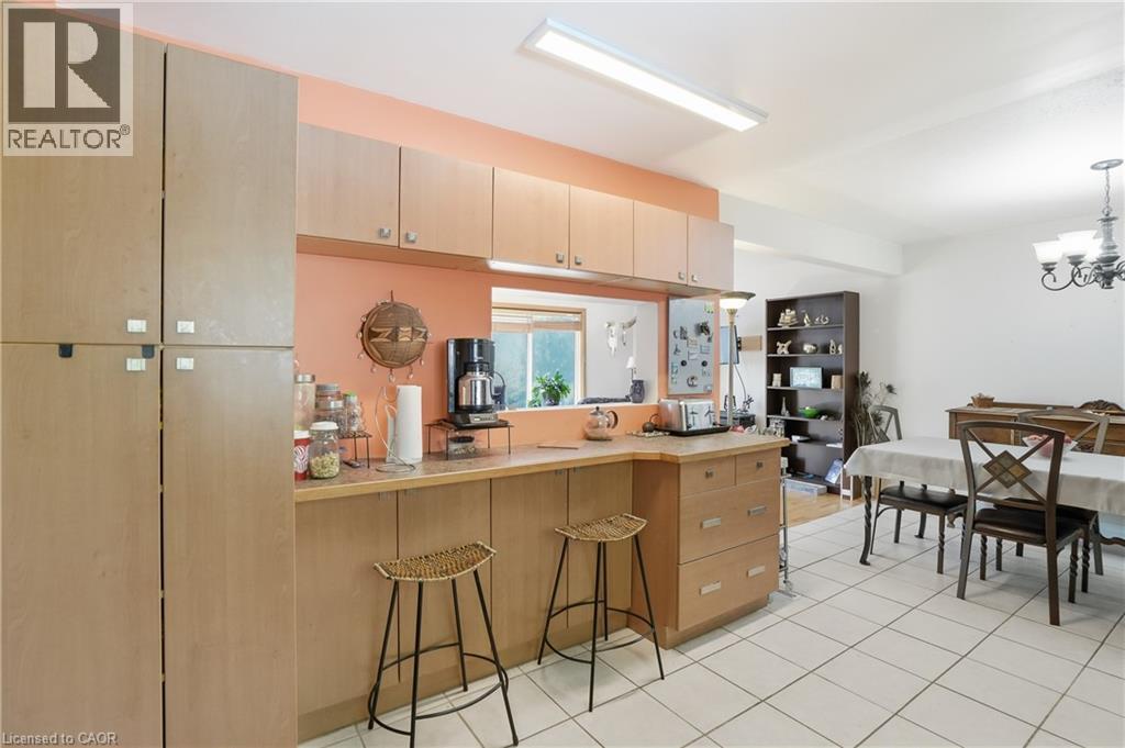 39 Paradise Road N, Hamilton, ON - Indoor Photo Showing Dining Room