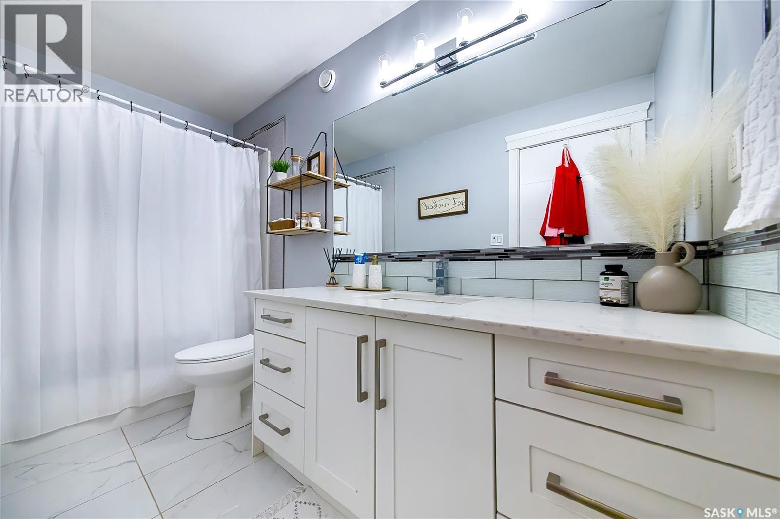 246 Fast Lane, Saskatoon, SK - Indoor Photo Showing Bathroom